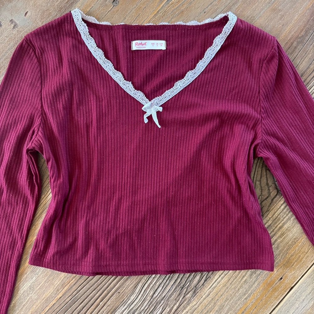 ROMWE Red and White Embellished Crop Blouse - Picture 2 of 9